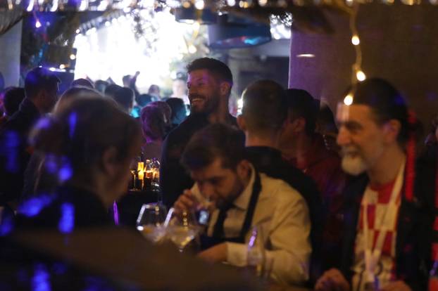 Zagreb: Reprezentativci nakon dočeka na Trgu proslavili u kavani Johann Franck 