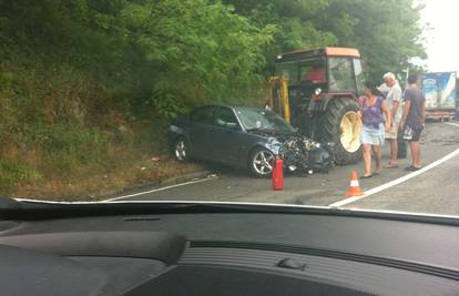 Nesreća kod Karlovca: Sudarili se automobil i teretno vozilo
