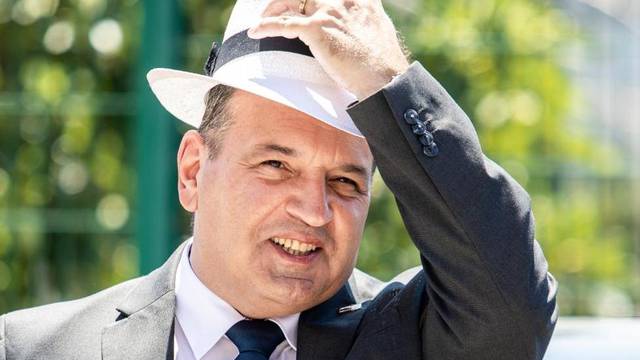 Ministar Beroš u Splitu se pojavio sa šeširom