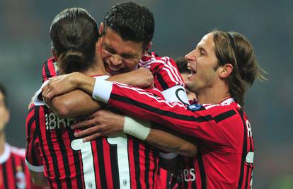 Milan je 'četvorkom' 'pomeo' Chievo u prvom poluvremenu 
