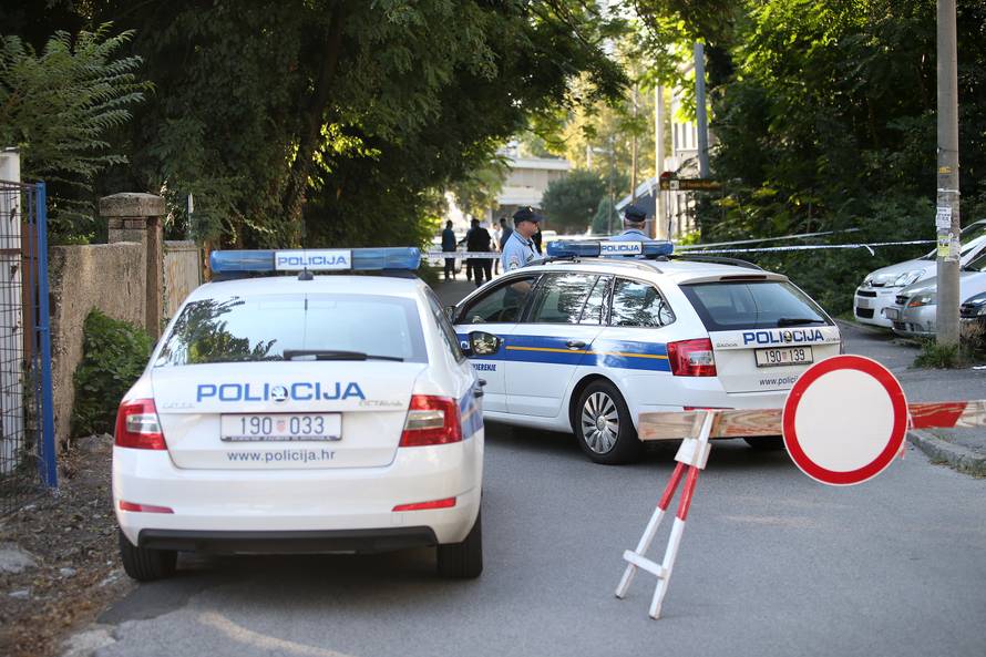 Bomba ispred kafića: Krhotine su pogodile slučajnu prolaznicu