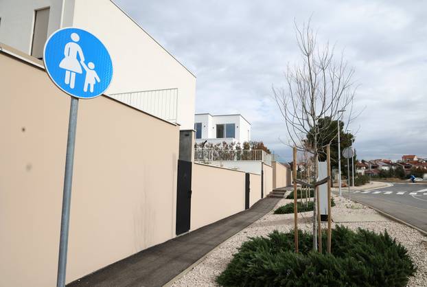 Šibenik: Novoizgrađene vile na plaži Rezalište u Brodarici