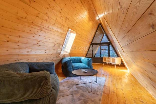 FOTO Ova vila na malom brežuljku u Delnicama nudi luksuz i užitke cijele godine