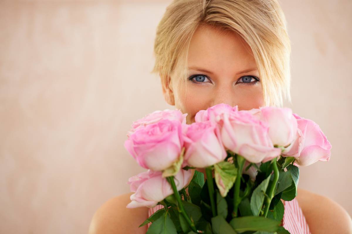 Birajte pažljivo: Evo što će boja ruže poručiti ženi koja je prima