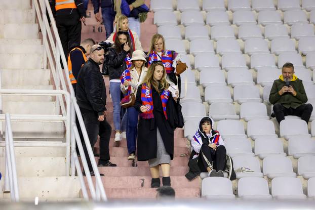 Zagrijavanje nogometaša uoči početka utakmice 13. kola SuperSport HNL-a između Hajduka i Osijeka