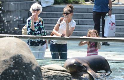 Slobodna Katie majku i kćer Suri odvela je u zoološki vrt