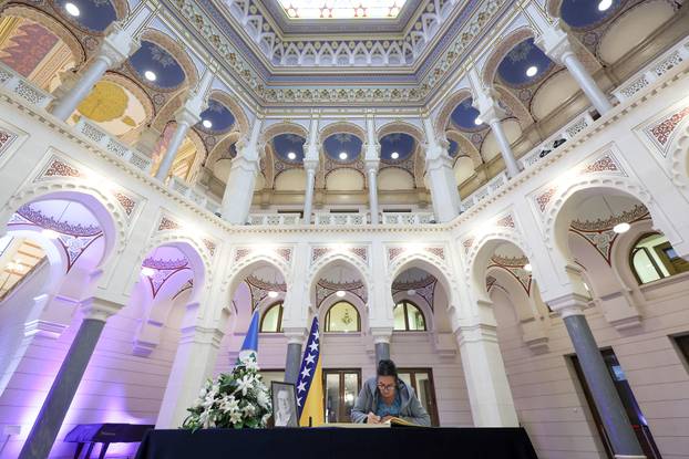 Sarajevo: Otvorena knjiga žalosti povodom smrti Halida Bešlića