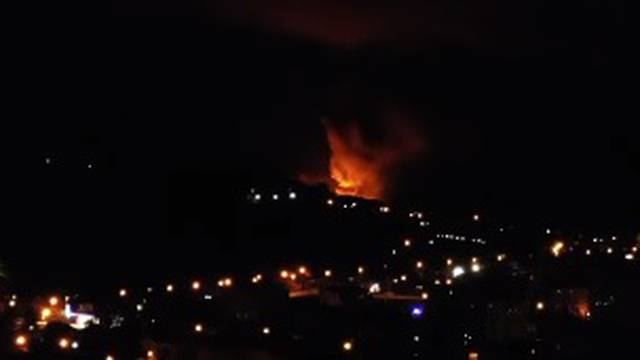 VIDEO Srbe uznemirile noćne eksplozije, zapalilo se vojno skladište: 'Ovako je bilo 1999.'