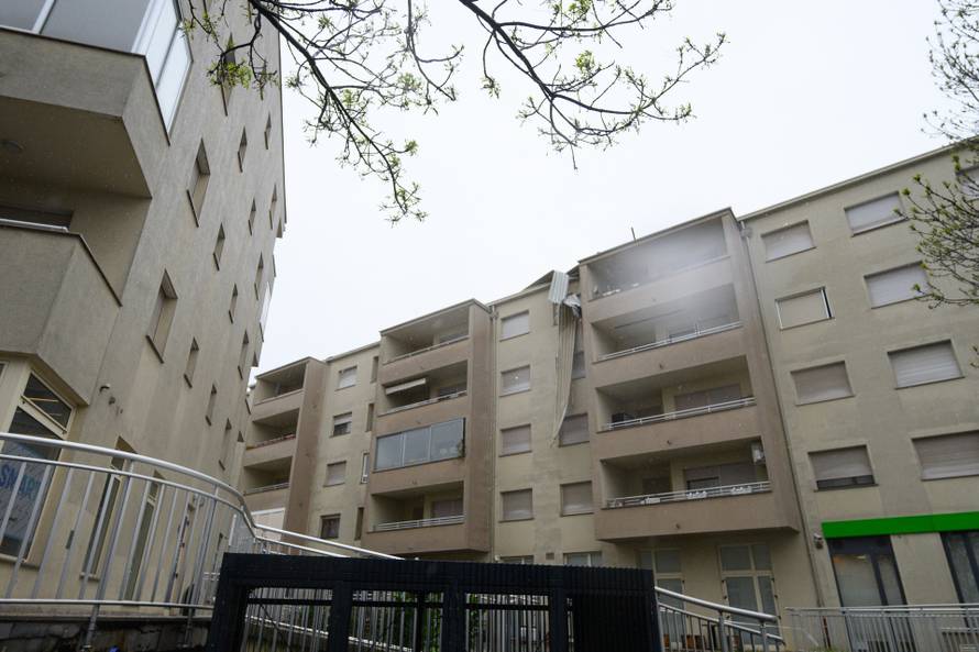 Zagreb: Olujno nevrijeme oštetilo krov zgrade na Horvaćanskoj cesti na Vrbanima