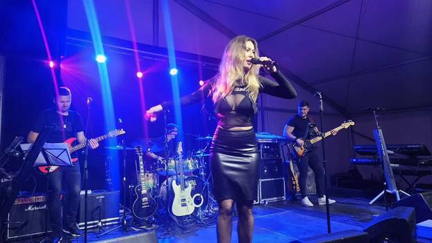 FOTO Ova godina za njih je bila golišava! Domaće slavne dame pozirale u tangicama, bikiniju...