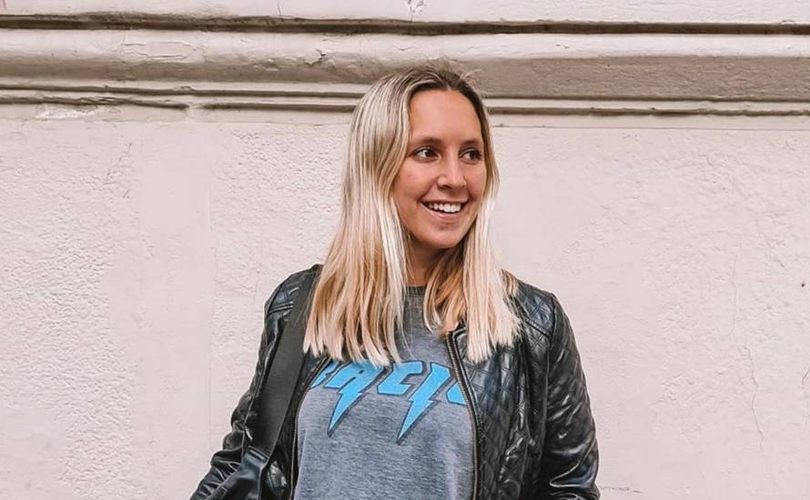 Šetnja sunčanom nedjeljom: Traperice, T-shirt i kožnjak