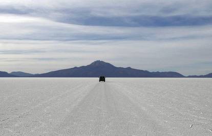 Slana pustinja u Boliviji postala mamac za turiste