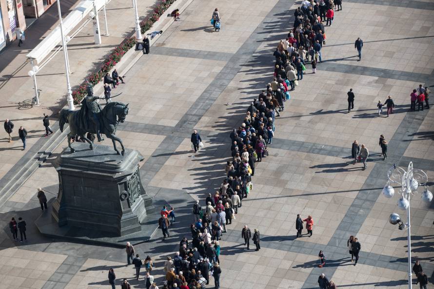 Dan je Svih svetih: Pogledajte fotografije s hrvatskih groblja