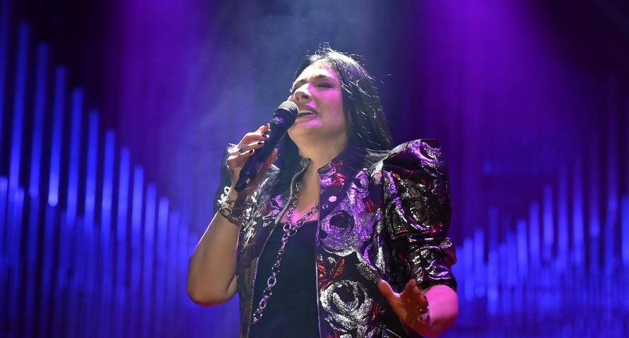 Kaliopi na koncertu u Lisinskom imala dva posebna gosta, a publika ju vraćala 2 puta na bis
