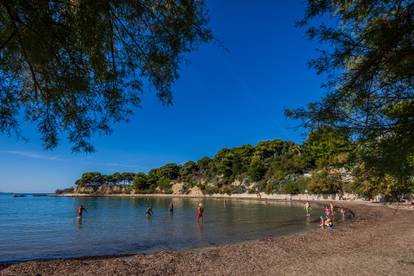 Fotogalerija s hrvatskih plaža: Diljem obale i dalje se kupaju