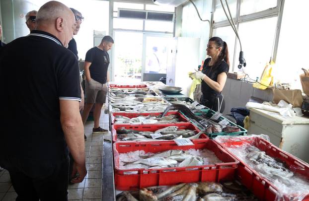 Šibenik: Bogata ponuda u šibenskoj ribarnici