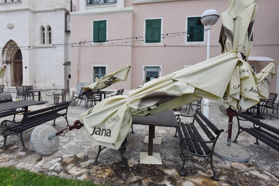 Šibenik: Olujni udari bure noćas dosezali skoro 100 kilometara na sat