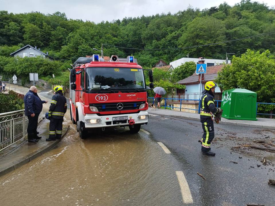 Odron na Sljemenu: 'Pada jaka kiša, potoci cure na sve strane'