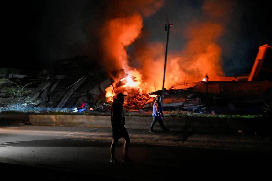 Aftermath of earthquakes in La Guaira