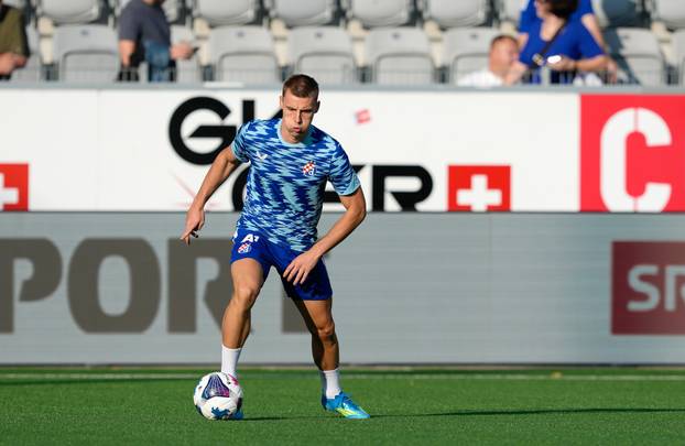 Thun: Zagrijavanje igrača prije početka utakmice FC Thun - GNK Dinamo
