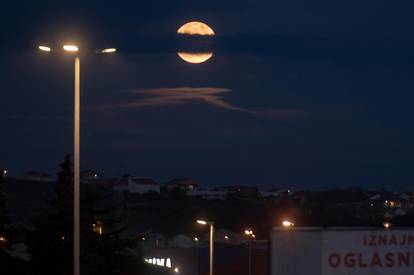 FOTO Pogledajte divne prizore ne nebu: Noćas je pun mjesec