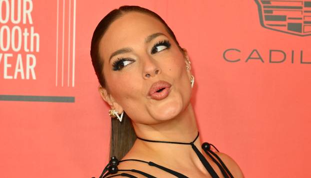 FOTO Zovu je 'najseksi ženom na svijetu': Mnogi frajeri uzdišu za njome, ne skriva svoje obline