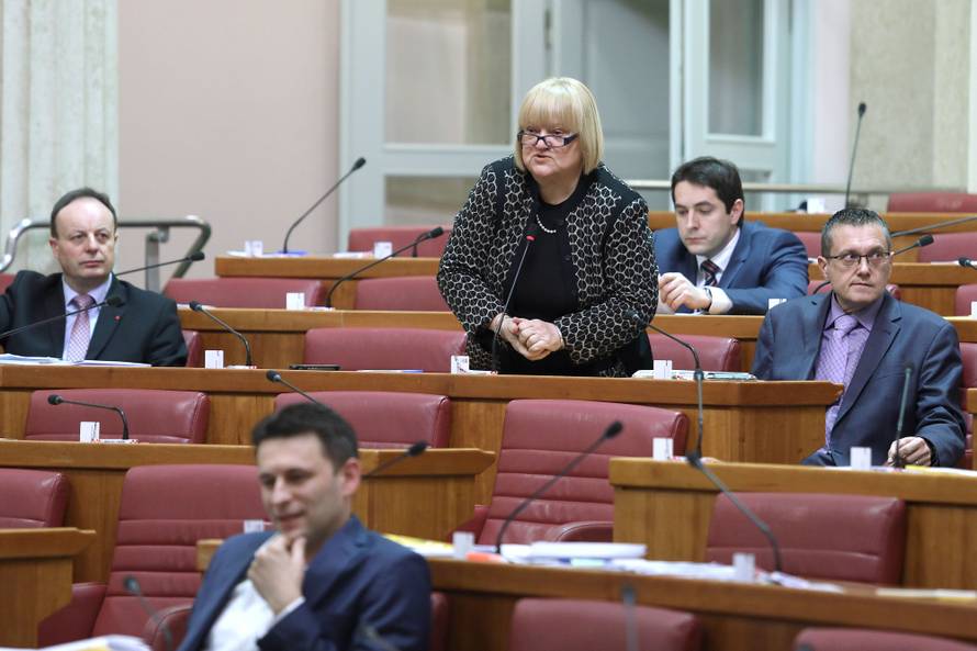 "Rekao mi je: Od tebe neće biti ništa, dođi k meni i rodi djecu"