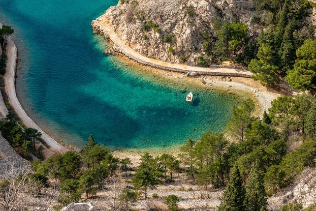 Uvala Zavratnica jedna je od najljepših u Hrvatskoj, a skriva i potopljeni brod