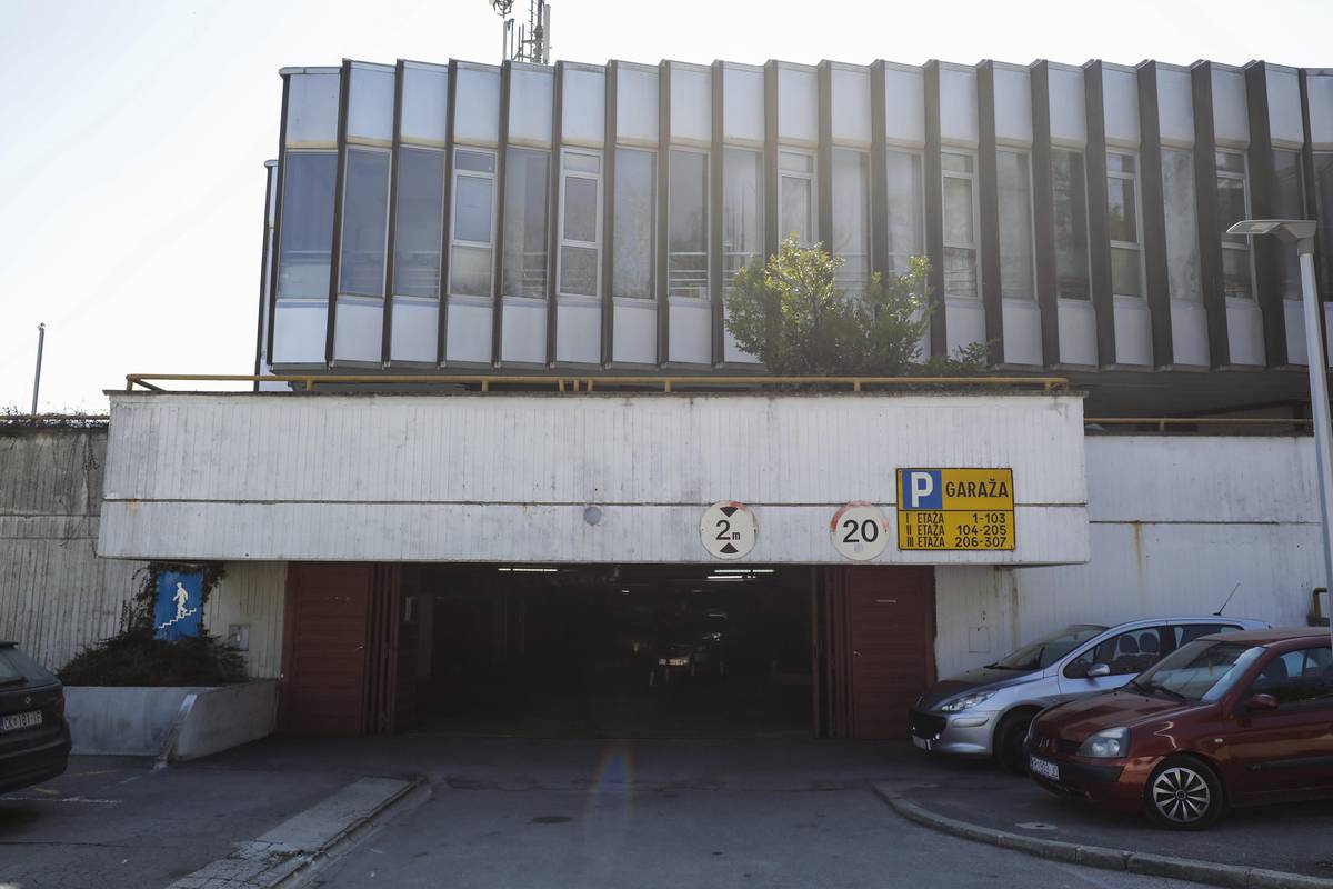Iz garaže u Zagrebu mu ukrali zlatni Rolls Royce: 'Redovno je dolazio kako bi ga provozao'