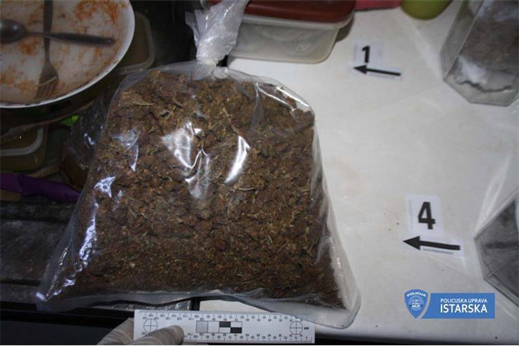 Rovinjska policija zaplijenila više od kilogram marihuane