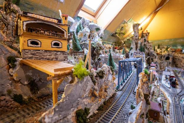 Oživio željeznicu koja je povezivala Konavle s Bečom: Pero je bajkovitu maketu gradio 12 godina