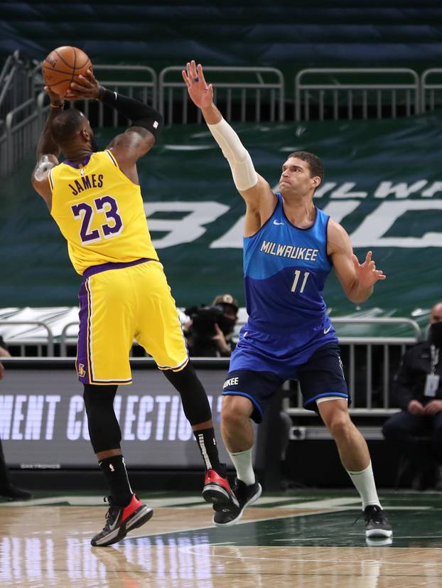 NBA: Los Angeles Lakers at Milwaukee Bucks