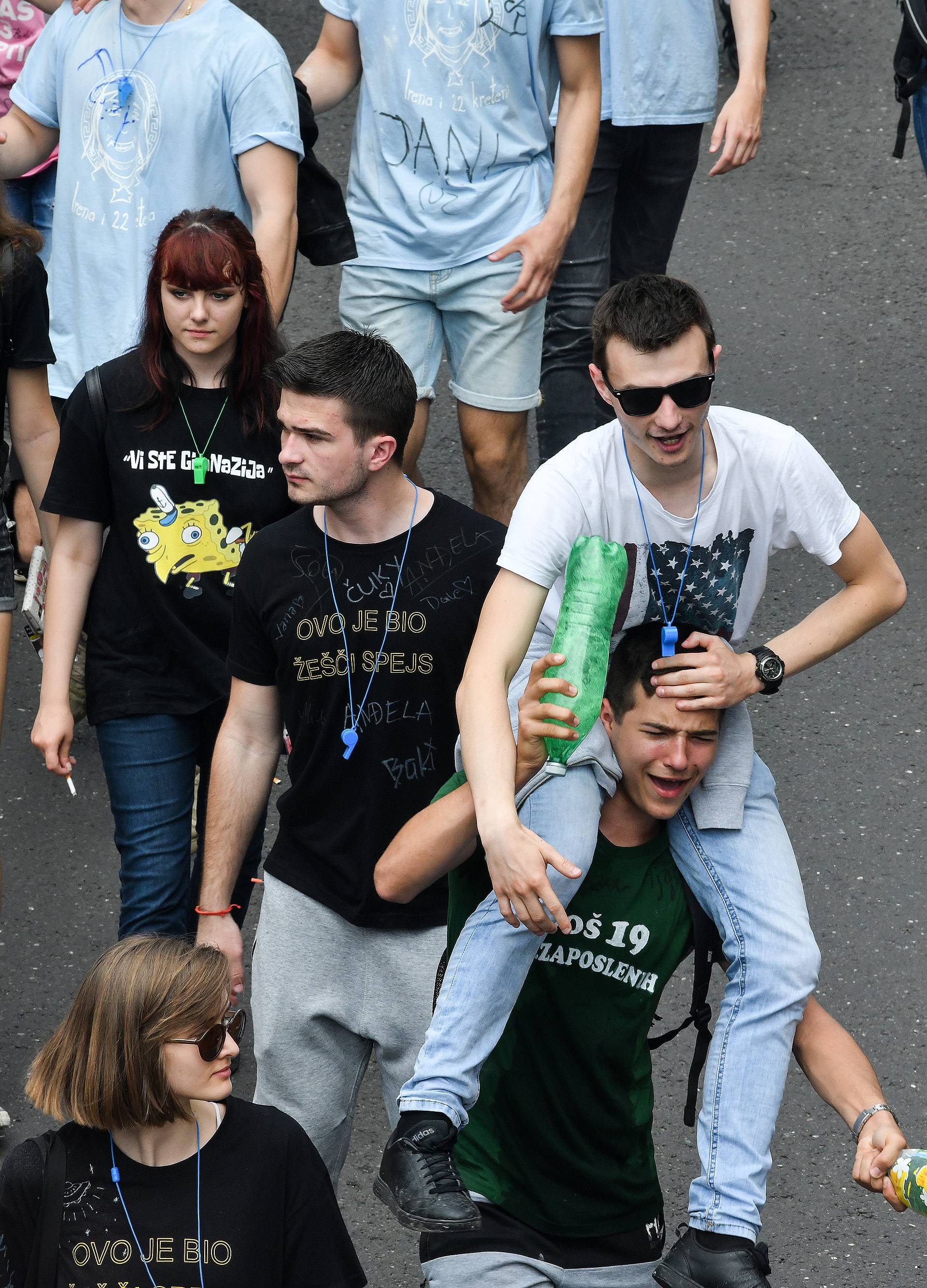 U Rijeci bacili dimnu bombu, u Zagrebu skakali u Manduševac