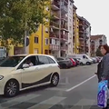 VIDEO Skoro zgazio ženu na zebri, zagrebačka policija našla divljaka isti dan i kaznila ga!