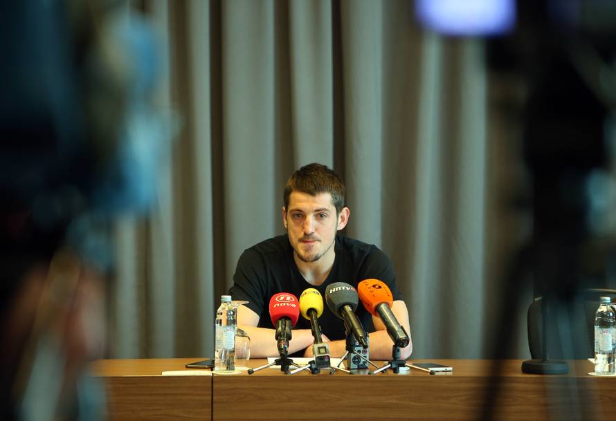 Ademijevo obraćanje u suzama: Ne osjećam se kao pobjednik...