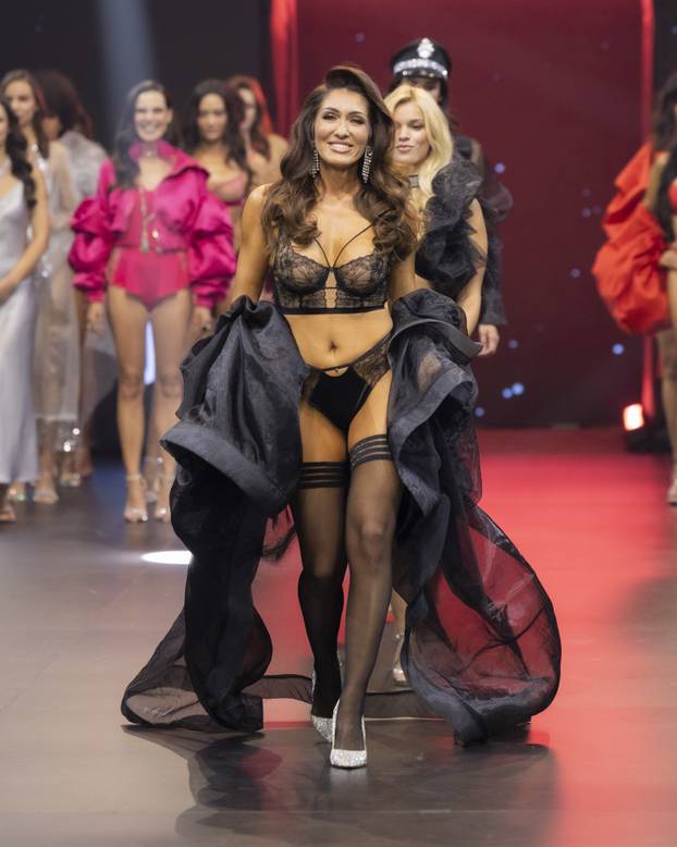 FOTO Lisca svoju 70. obljetnicu proslavila spektakularnom revijom donjeg rublja