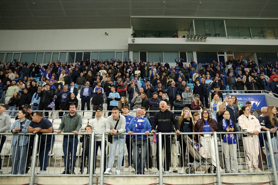 Dodjela medalja nakon finala SuperSport Hrvatskog nogometnog kupa