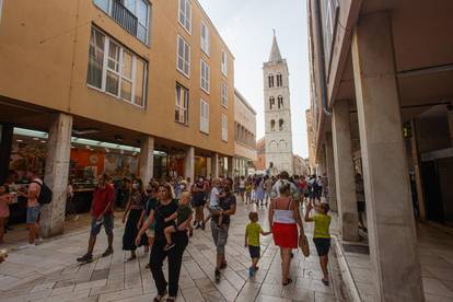 Zadar je pod opsadom turista: Mnogi se kupaju kod orgulja