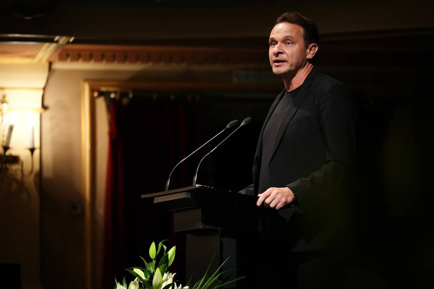 FOTO Emotivna komemoracija: O Halidu pričali njegovi bližnji, mnogi nisu mogli sakriti suze...