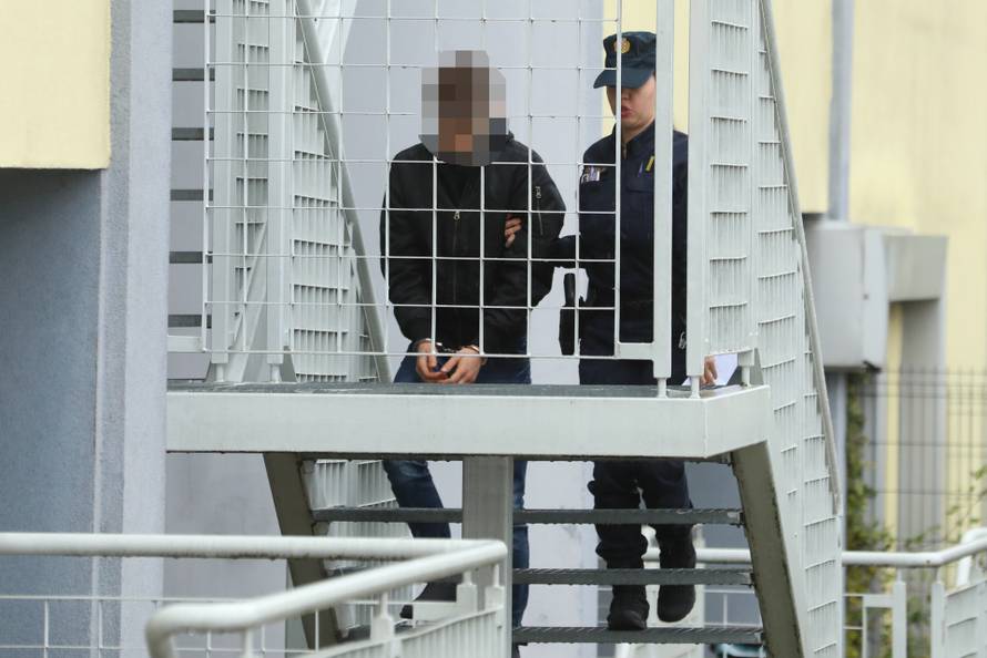 Zagreb: Privođenje osumnjičenog za požar u Vjesniku