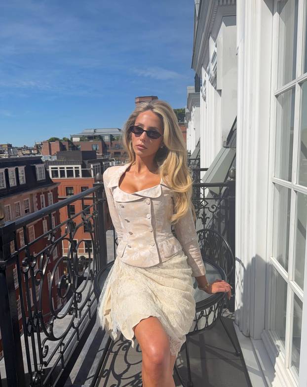 FOTO Nova ljubav na pomolu u Formuli 1? Aktualnog prvaka obgrlila fatalna influencerica