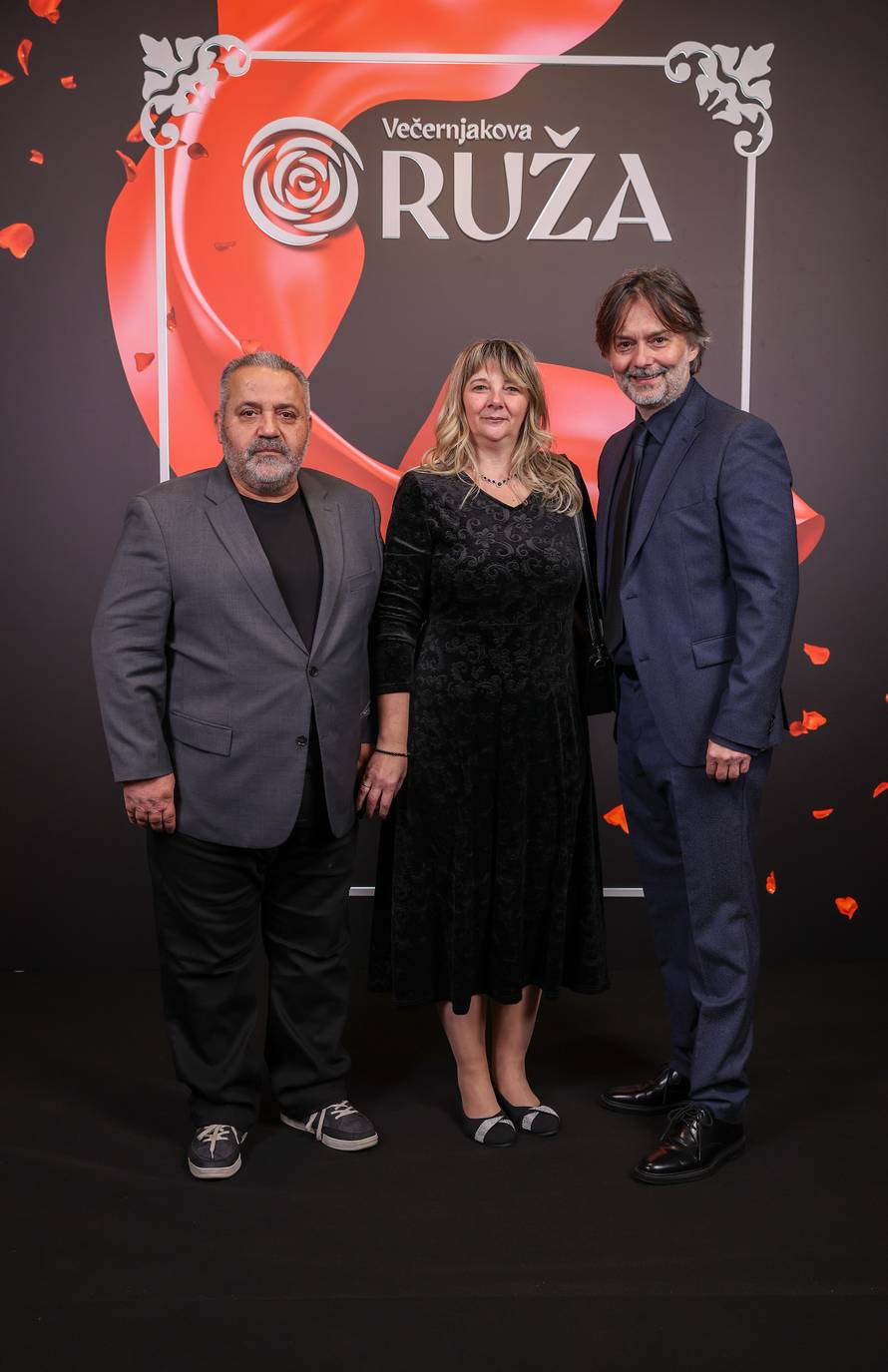 Zagreb: Uzvanici na dodjelu medijske nagrade "Večernjakova ruža" u Hrvatskom narodnom kazalištu