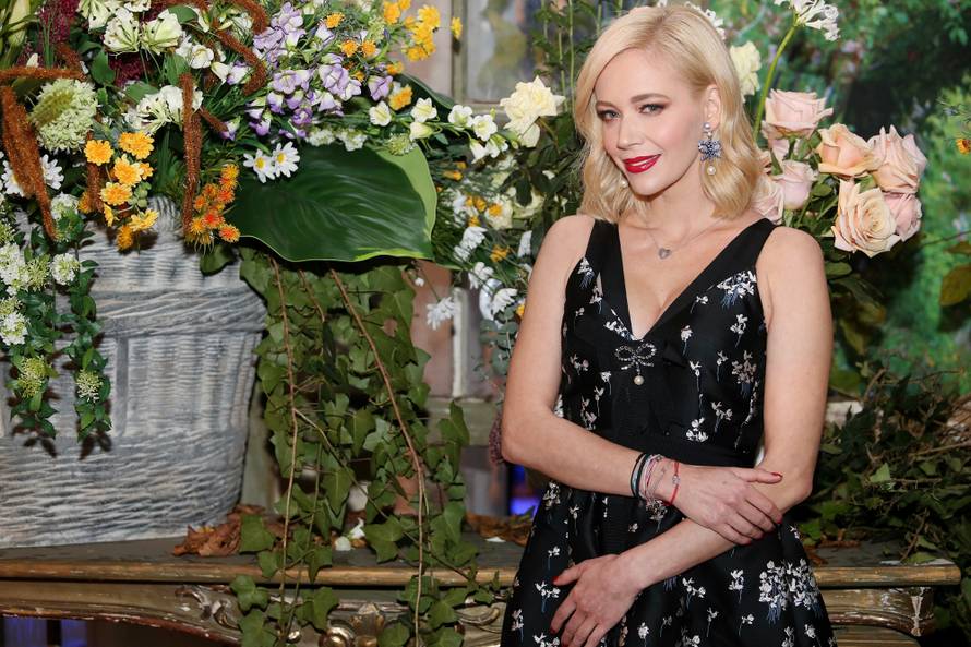 Rozga se isprsila, a Borna je pokazala previše u prozirnom