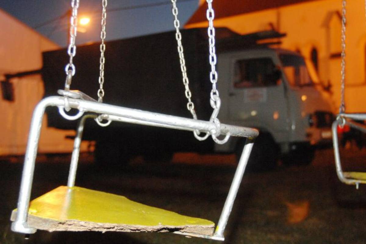 Troje djece udarilo u kamion dok su se vozili na ringišpilu