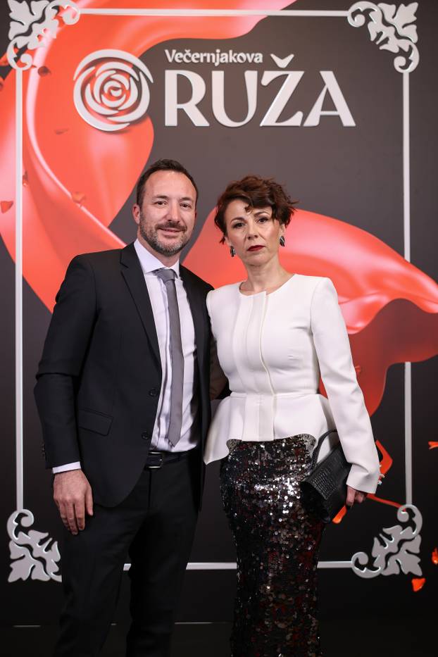 Zagreb: Uzvanici na dodjelu medijske nagrade "Večernjakova ruža" u Hrvatskom narodnom kazalištu