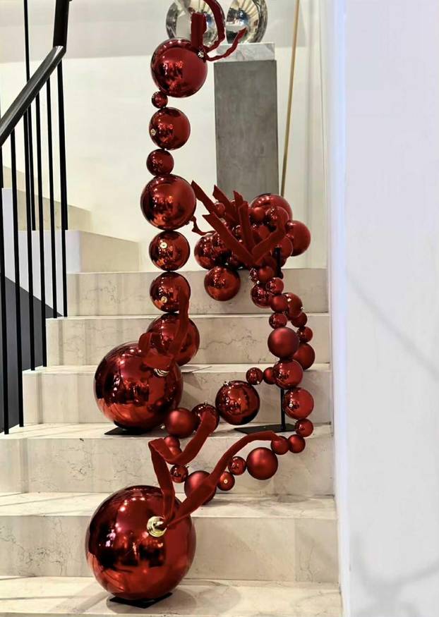 FOTO Šekoranjina blagdanska čarolija: Tihi dekor u izlozima i hotelima je pravi spektakl