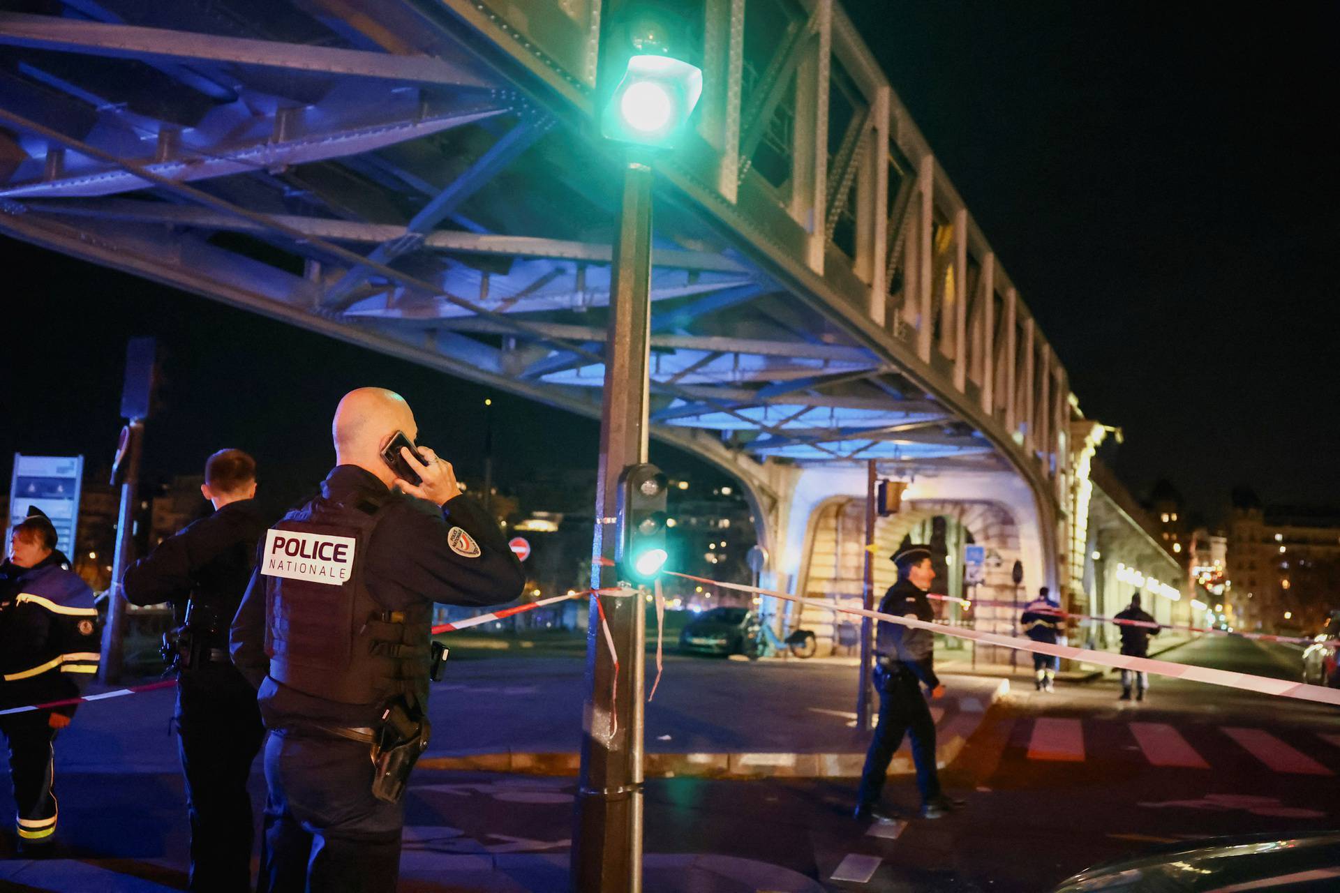 Assailant attacks passersby in Paris