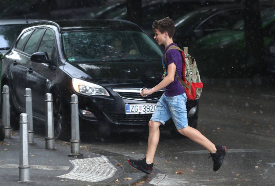Zagrepčane iznenadio pljusak, tuča i grmljavina poharali Pulu