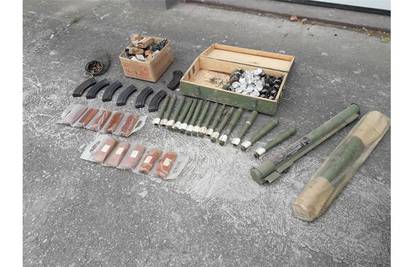 Karlovac: Policiji predali ručne bombe, streljivo i dimnu kutiju