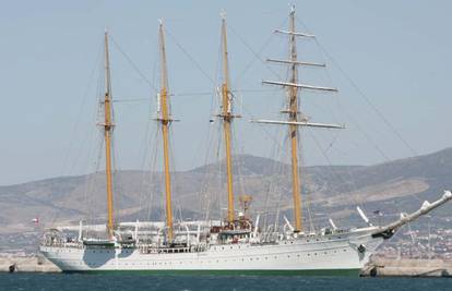 Čileanski jedrenjak smrti 'Esmeralda' stigao u Split